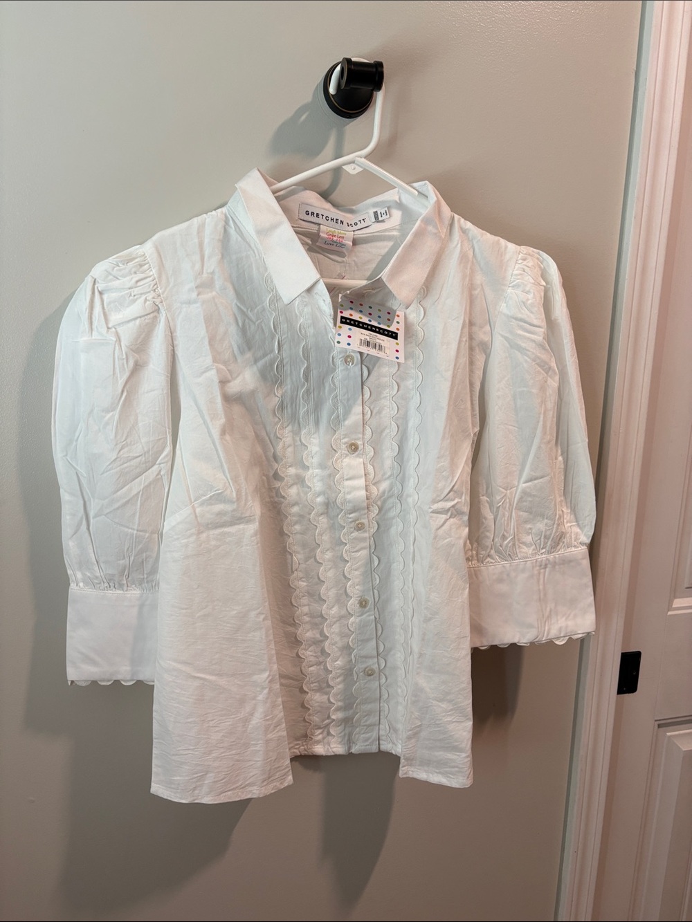 Gretchen Scott Designs White Scalloped Trim Women’s Blouse